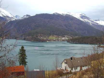 Fjord and farm scenery.jpg (15191 bytes)
